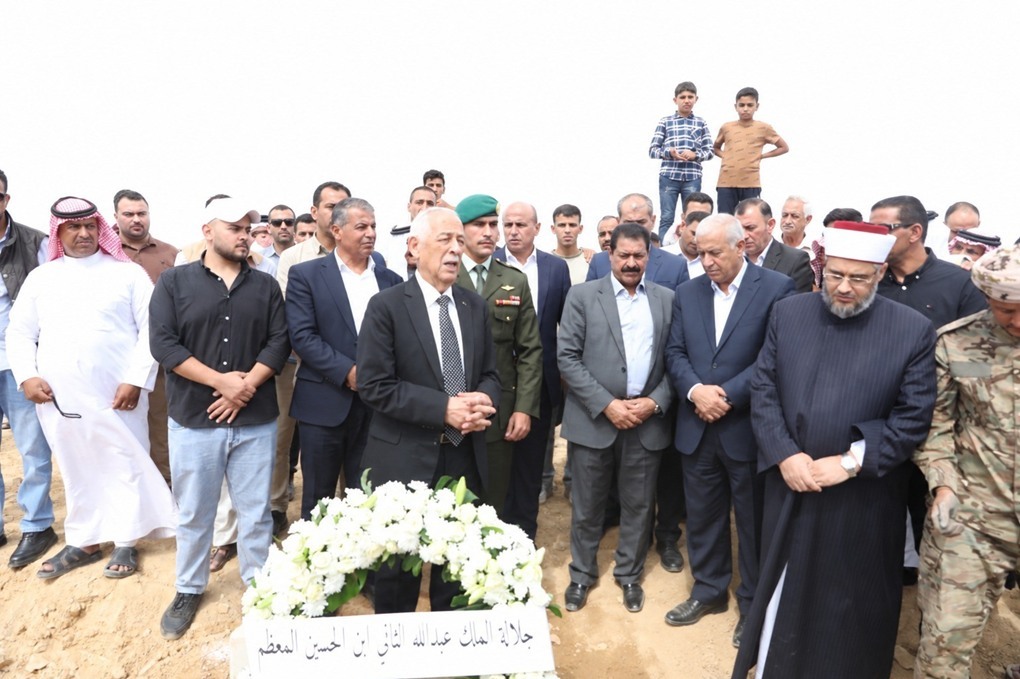 العيسوي ينقل تعازي الملك وولي العهد بوفاة سلامة الحجايا 