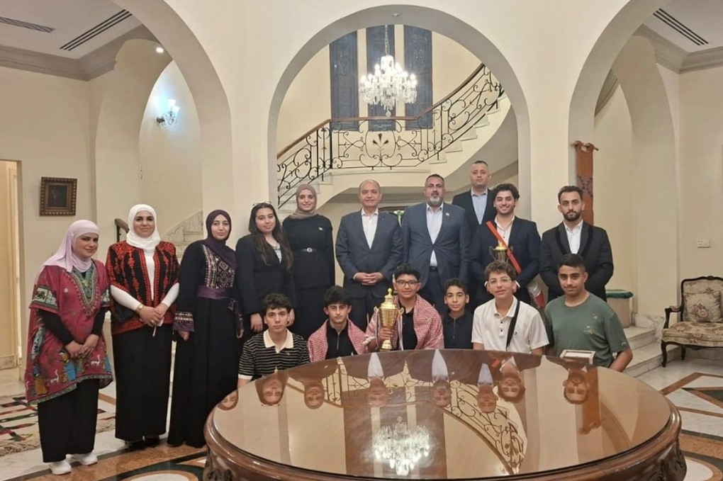 السفير العضايلة يستقبل شباباً أردنيين حصدوا جوائز بالمنتدى الأفروآسيوي للابتكار 