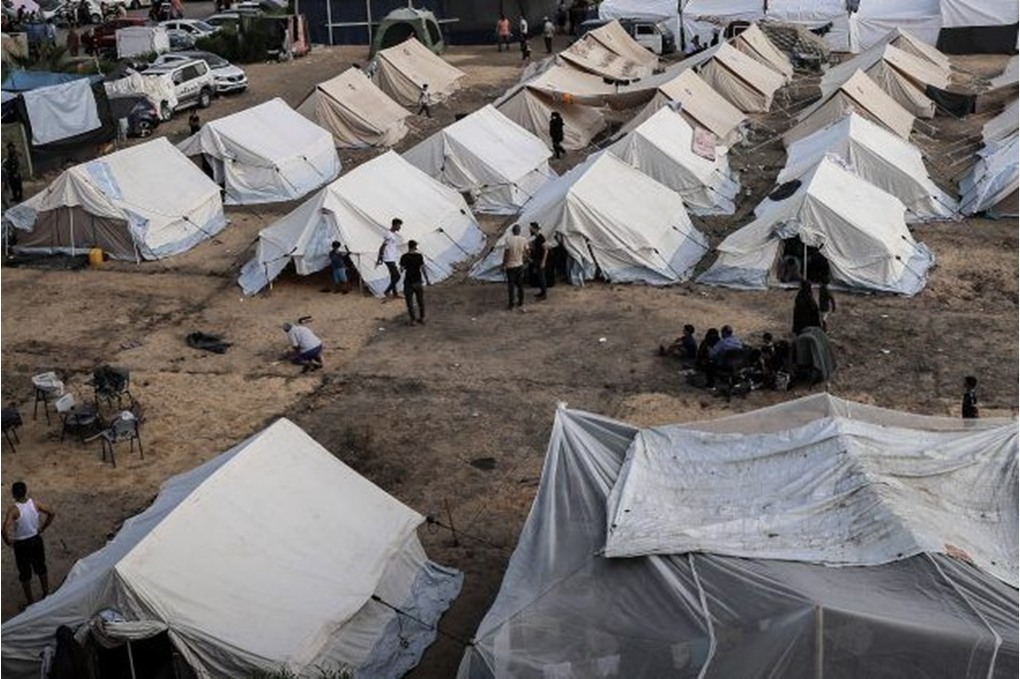 Agencija UNRWA poroča o 75.000 razseljenih osebah, ki se zatekajo v več kot 100 poškodovanih stavb v Gazi