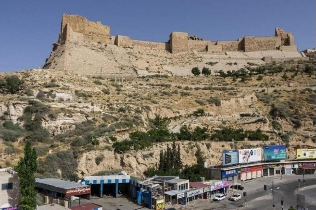 إغلاق طريق المرج في الكرك بالاتجاهين لتنفيذ التلفريك