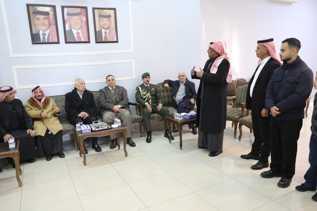 العيسوي يعزي بوفاة زوجة الوزير والعين السابق النجادات 