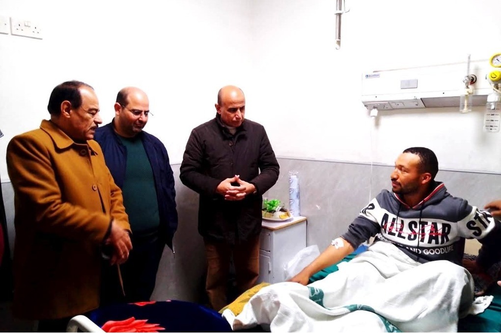 محافظ الكرك يطمئن على عامل أُصيب أثناء واجبه خلال المنخفض الجوي 