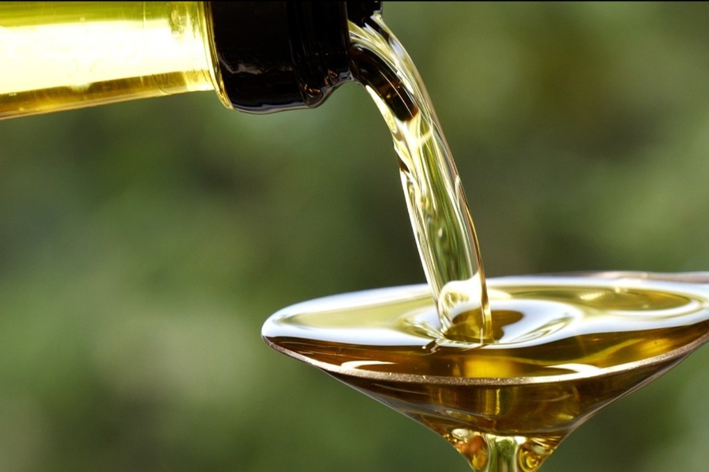 الحكومة تكشف سعر زيت الزيتون التونسي وموعد طرحه 