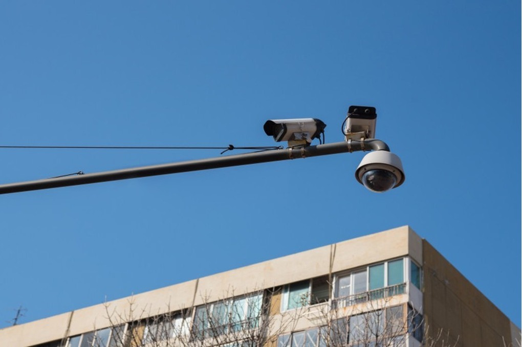 تركيب 20 كاميرا متجولة لرصد المخالفات البيئية في إربد 