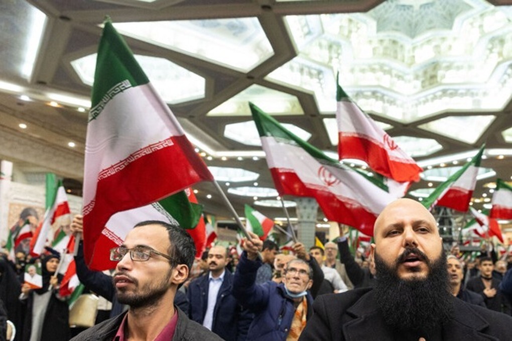 إيران.. الحكومة تدعو لمسيرات مضادة للاحتجاجات وتعلن حدادا وطنيا 