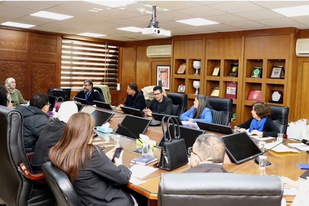 بحث تنفيذ برنامج تبادل افتراضي بين البلقاء التطبيقية وكلية ميامي ديد كوليج الأميركية 