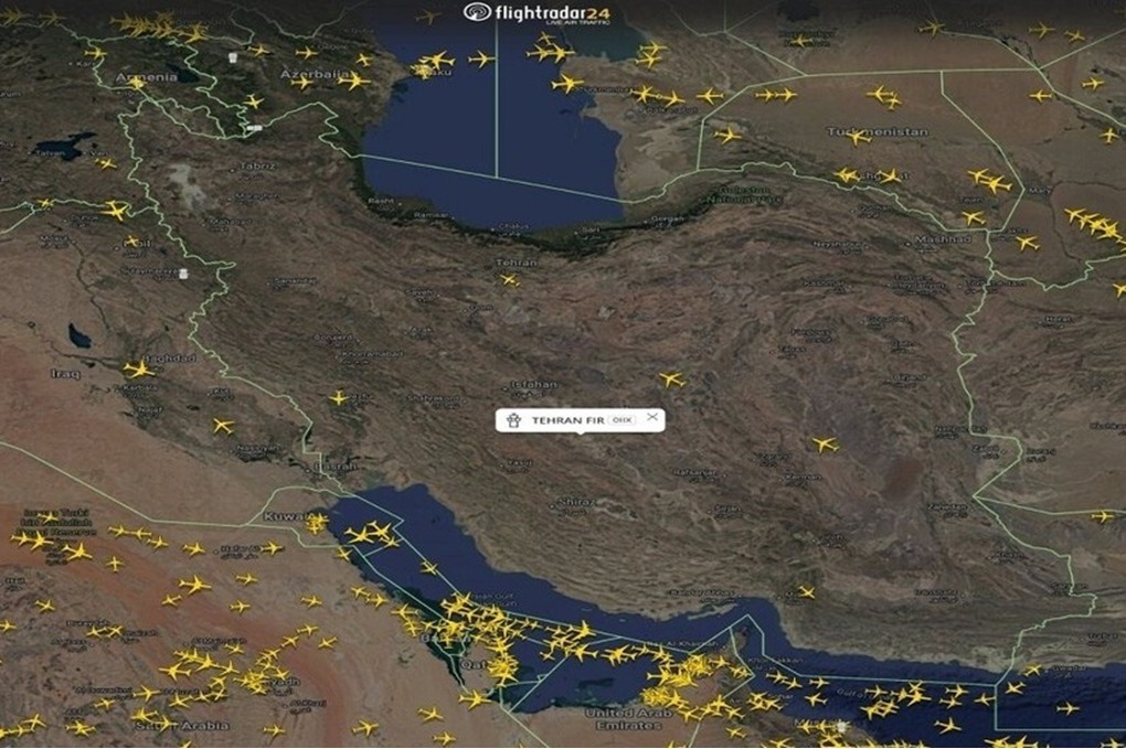 رصد تحليق طائرات نحو طهران بعد رفع الحظر الجوي الإيراني 