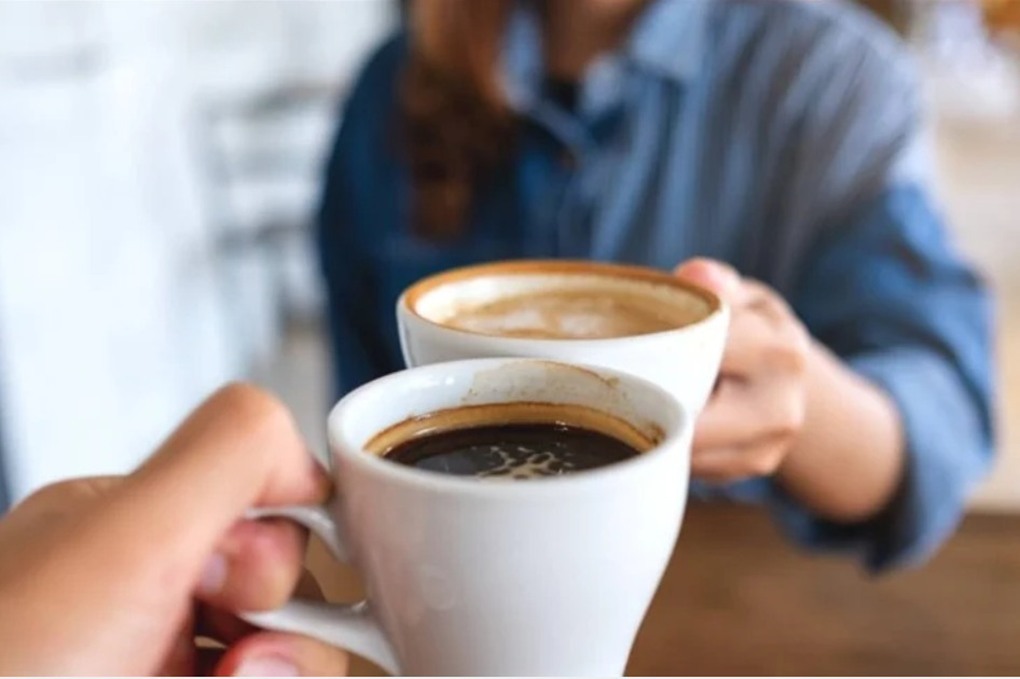 كيف يؤثر الكافيين على التهاب الأمعاء والقولون؟ 