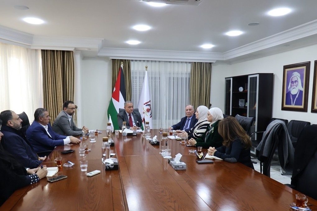 وزير البيئة يلتقي وفداً من نادي خريجي الكلية العلمية الإسلامية 