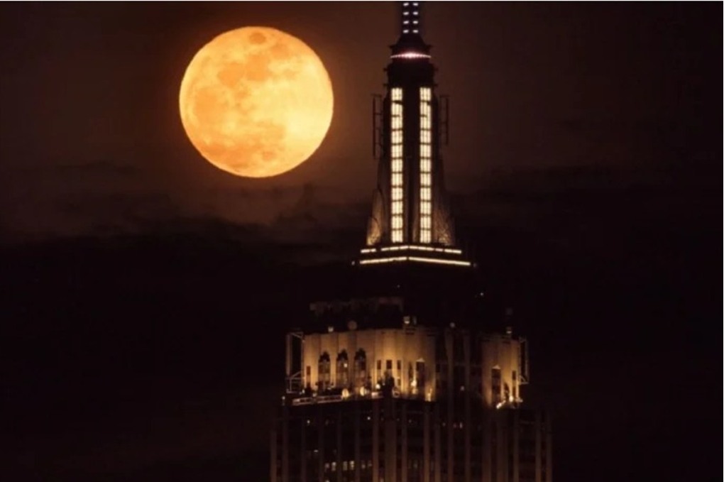 "قمر الذئب العملاق".. ظاهرة فلكية نادرة تضيء سماء العالم مطلع 2026 