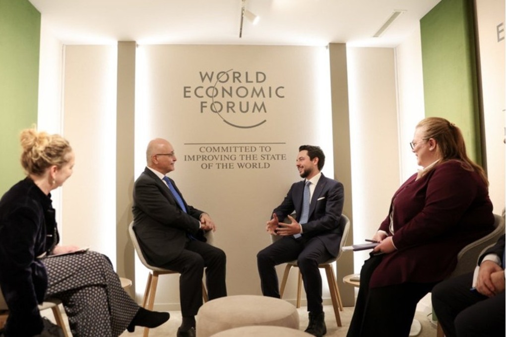 ولي العهد يلتقي في دافوس المفوض السامي للأمم المتحدة لشؤون اللاجئين 