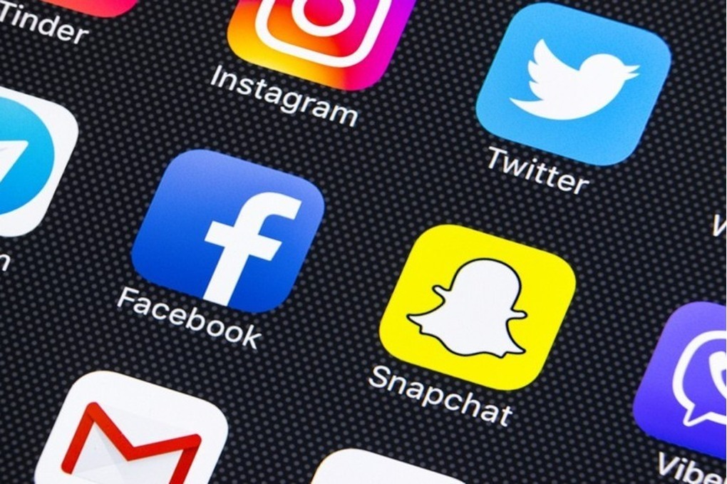 البرلمان الفرنسي يقر مشروع قانون يحظر استخدام وسائل التواصل لمن هم دون 15 عاما 