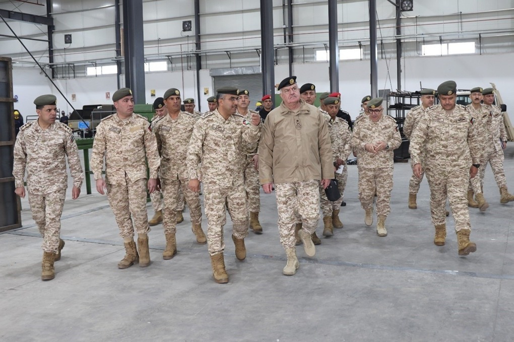 رئيس هيئة الأركان يفتتح مشاغل الأمير فيصل الرئيسية 