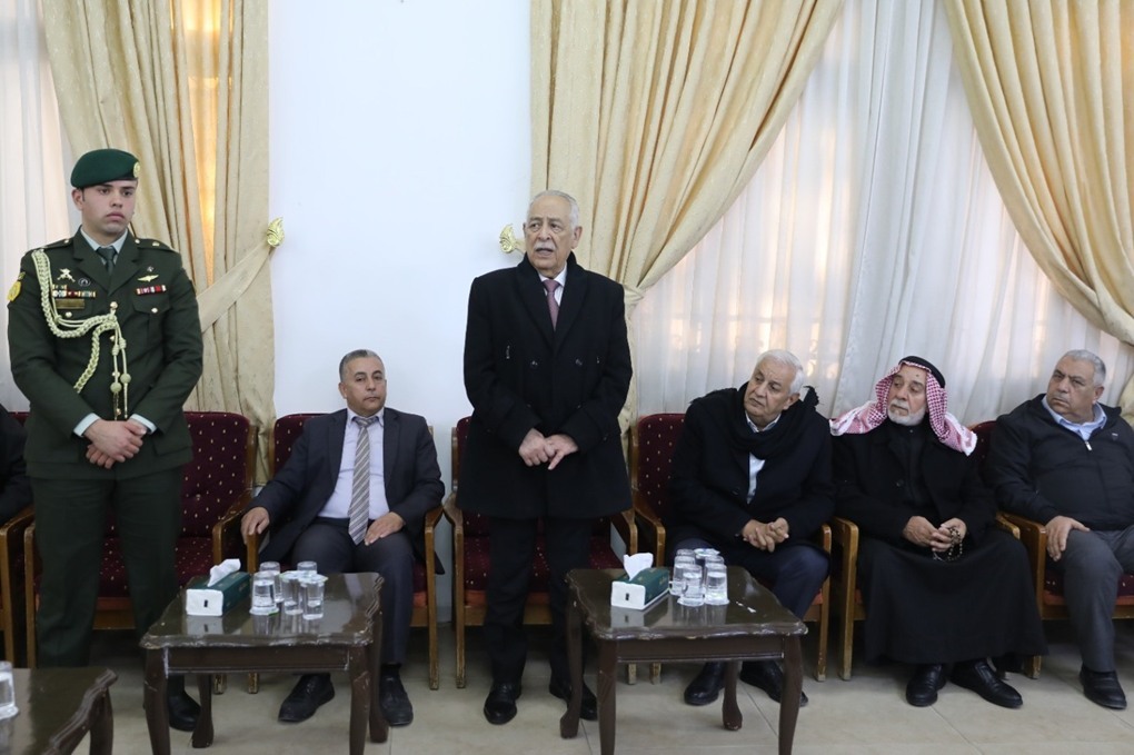 مندوبا عن الملك وولي العهد.. العيسوي يعزي عشيرتي العمايرة والخرابشة 