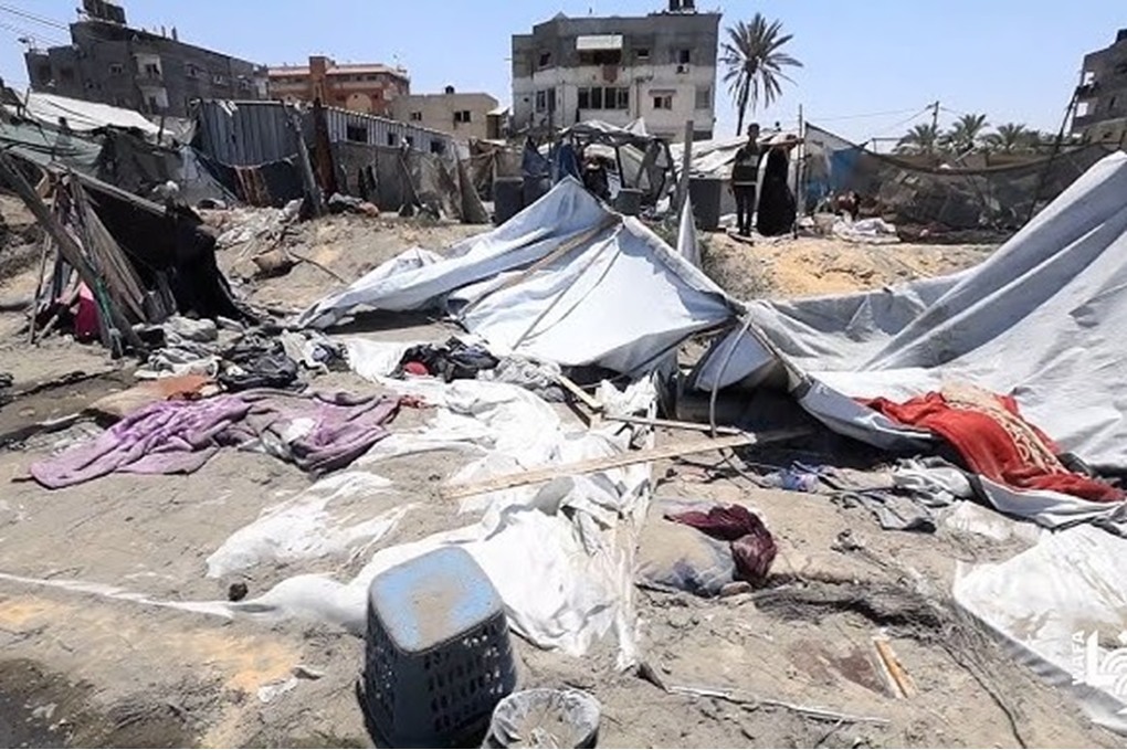 استشهاد 3 فلسطينيين بقصف إسرائيلي خيمة نازحين في مواصي خان يونس 