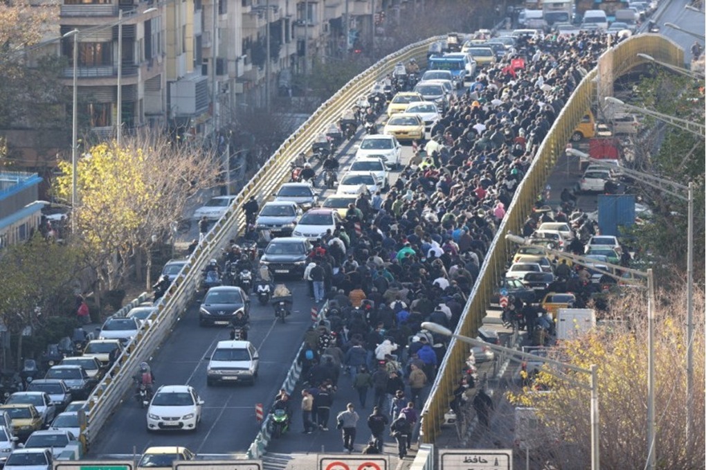 انقطاع الإنترنت في جميع المحافظات الإيرانية 