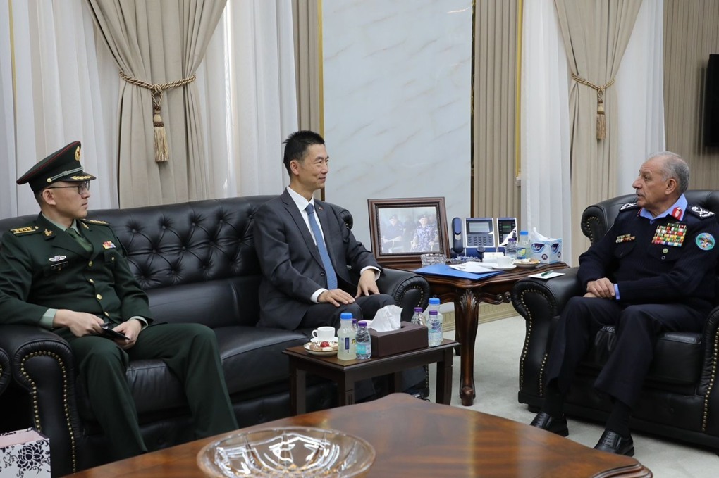 مدير الأمن العام والسفير الصيني يبحثان سبل تعزيز التعاون الأمني والشرطي 