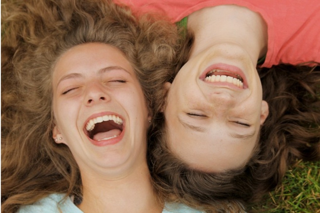 دواء مجاني لأعصابك وقلبك.. اضحك 5 مرات أسبوعياً 