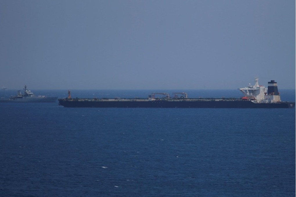 إيران تقول إنها احتجزت ناقلة أجنبية تحمل وقودا مهربا في الخليج 