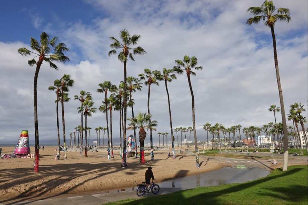 أمطار غزيرة وفيضانات في كاليفورنيا وتحذير من استمرارها الجمعة 