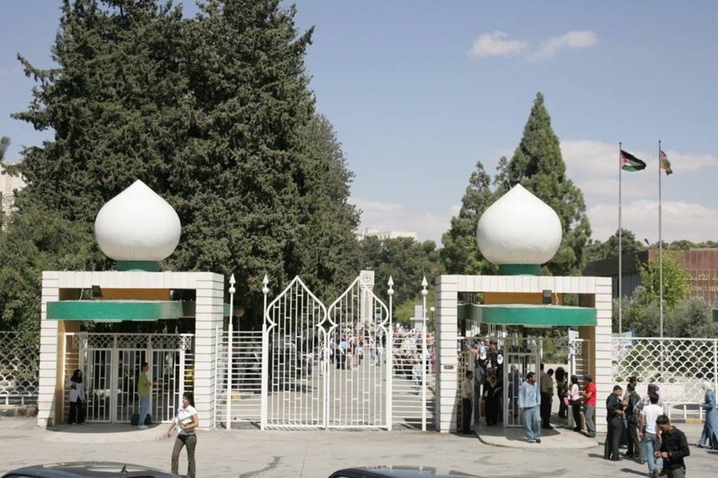 التعليم العالي توضح حول المنح والقروض 