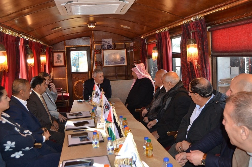 اجتماع مجلس إدارة الخط الحديدي الحجازي داخل عربة تاريخية 