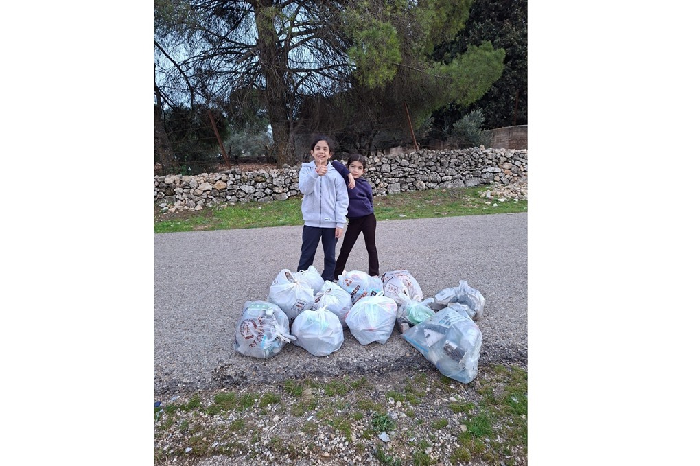 بأيدٍ صغيرة عليا ومسك أبو رمان توجهات رسالة كبيرة للحفاظ على البيئة 