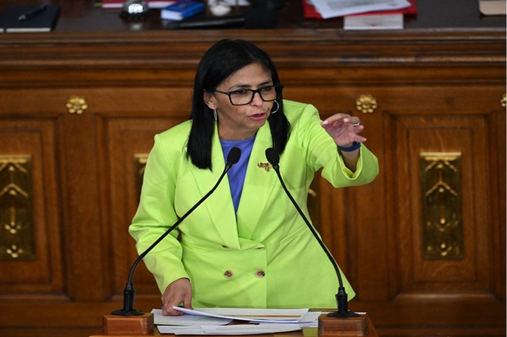 الرئيسة الفنزويلية بالوكالة تلتقي رئيسة البعثة الدبلوماسية الأميركية 