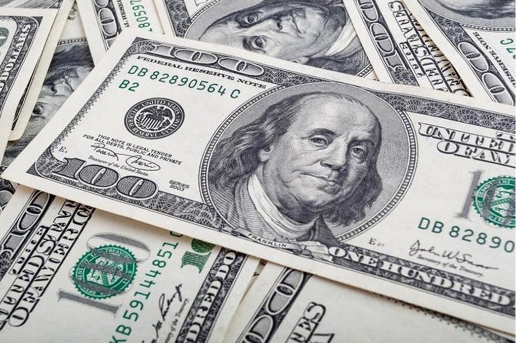 الدولار يسجل أعلى مستوى في أكثر من 3 أشهر 