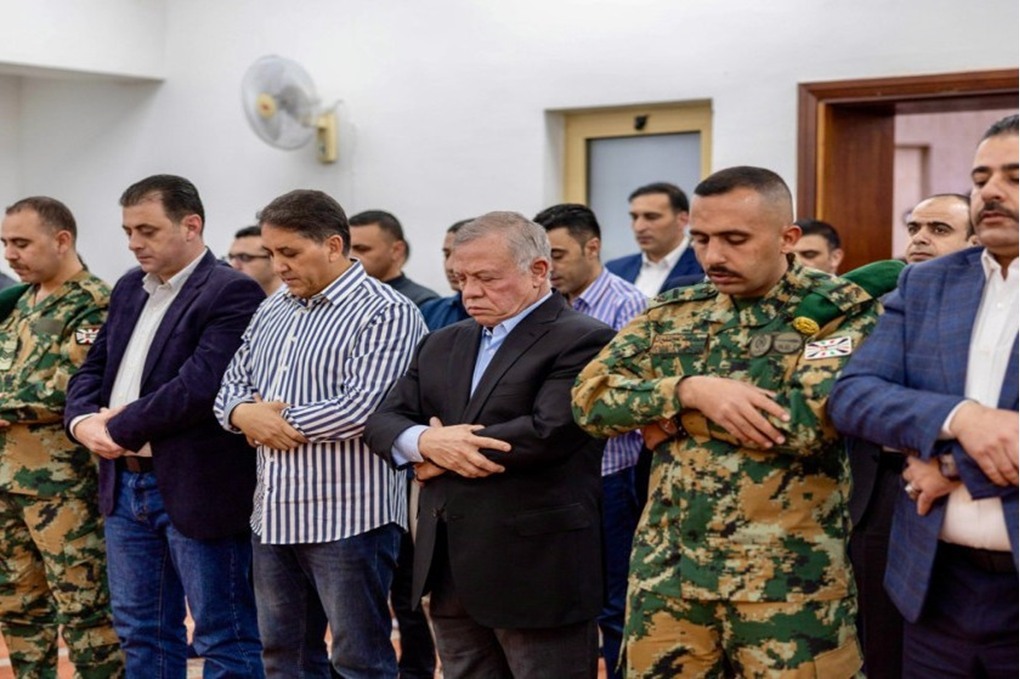 الملك يؤدّي صلاة عيد الفطر في مسجد الحرس الملكي بالعقبة 