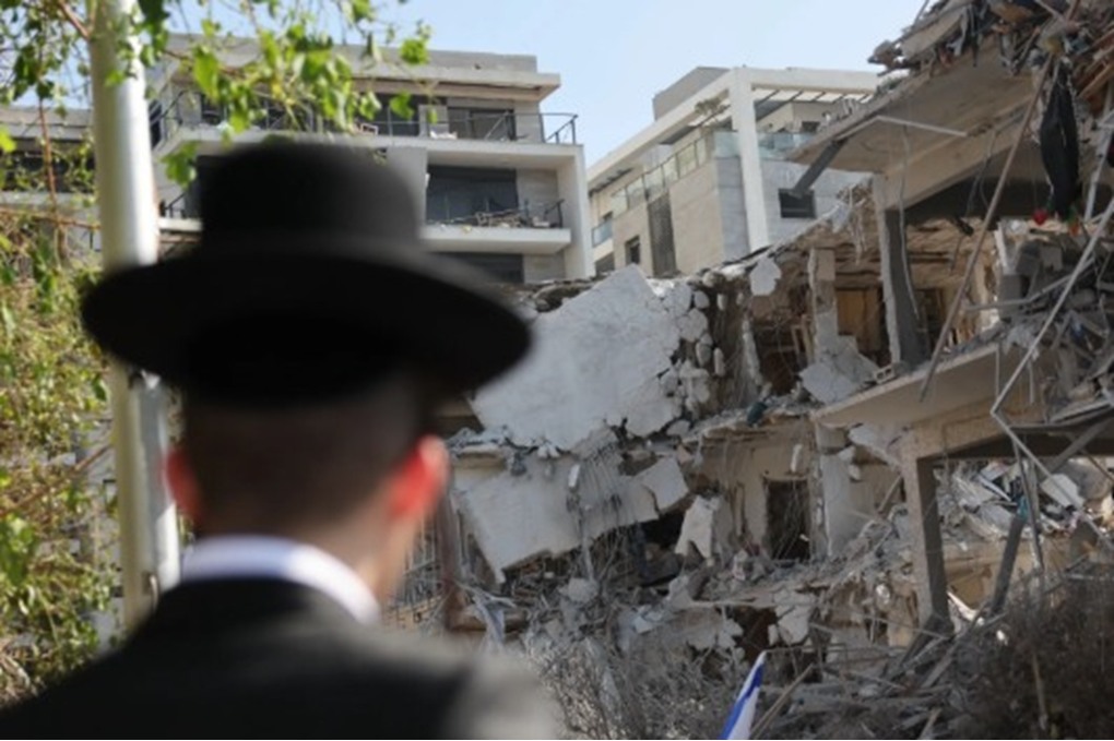 6 إصابات في تل أبيب بعد استهدافها برشقة صاروخية واسعة