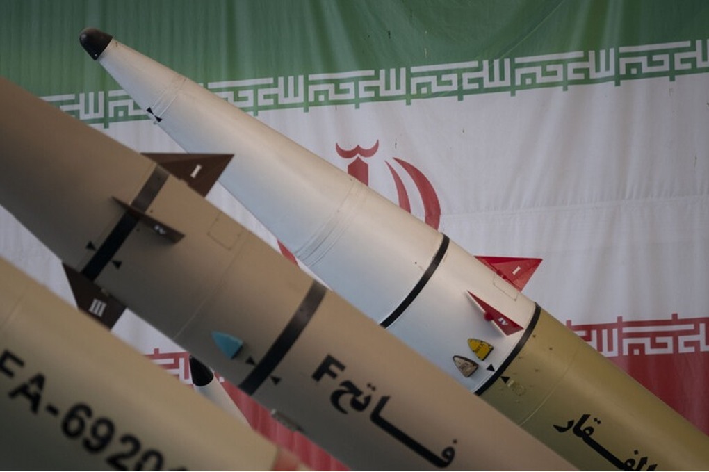 الحرس الثوري يعلن استهداف مقر طيارين أمريكيين في السعودية 