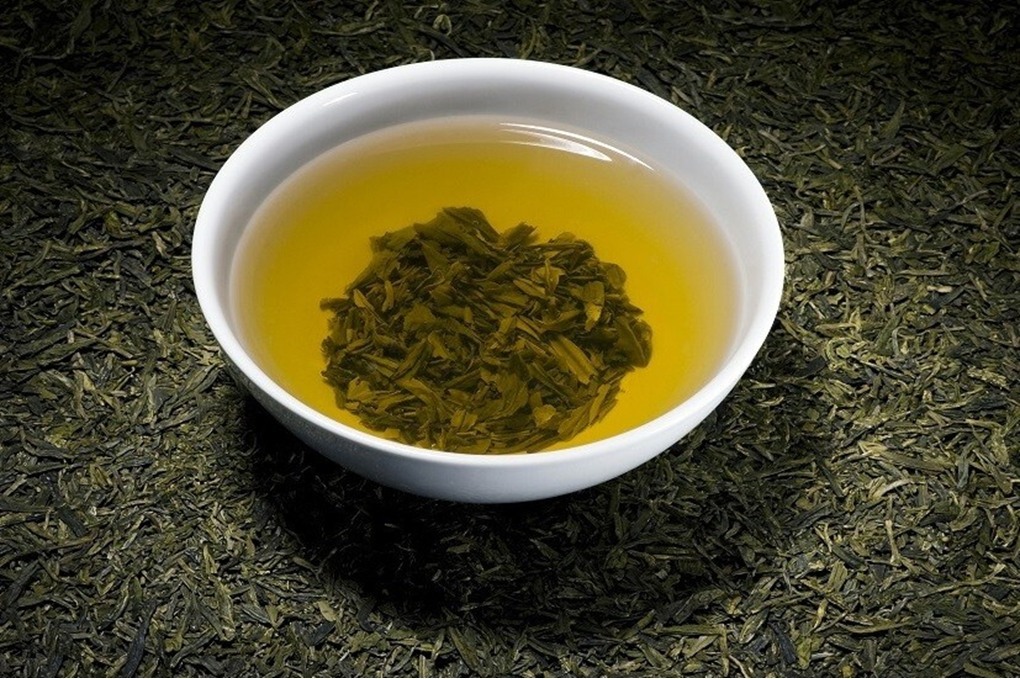 فوائد وأضرار الشاي الأخضر 