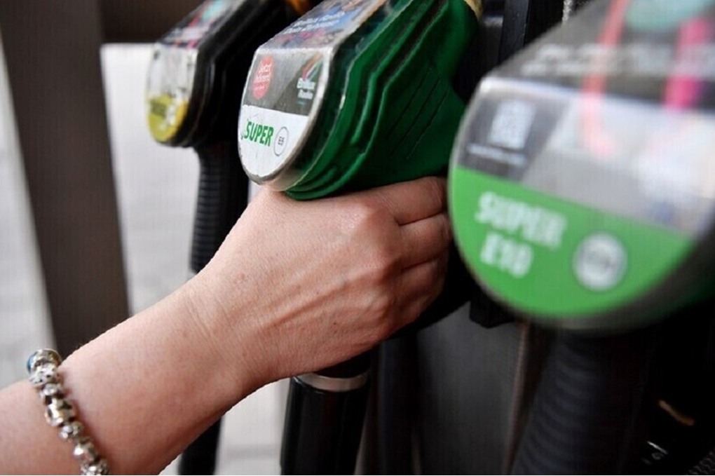 فرنسا.. وعود خفض أسعار الوقود تتبخر والديزل يسجل أغلى سعر في تاريخه الحديث