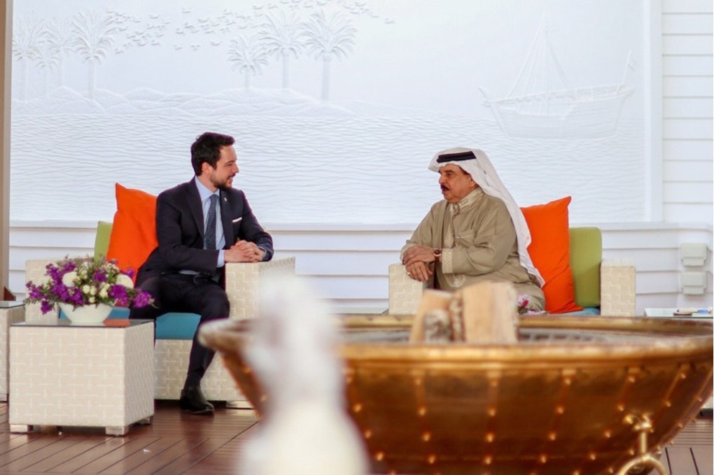 ولي العهد والعاهل البحريني يبحثان سبل تعزيز التنسيق حيال التطورات الإقليمية