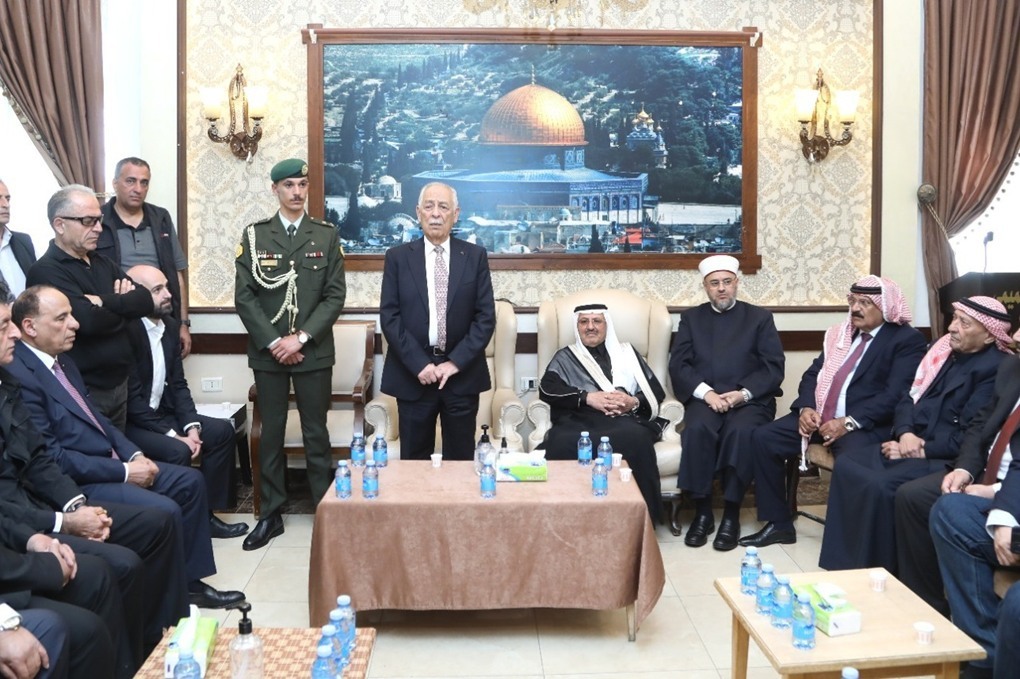 العيسوي ينقل تعازي الملك وولي العهد إلى عشائر الخلايلة والسواعير وزنون والطيب والحنيطي