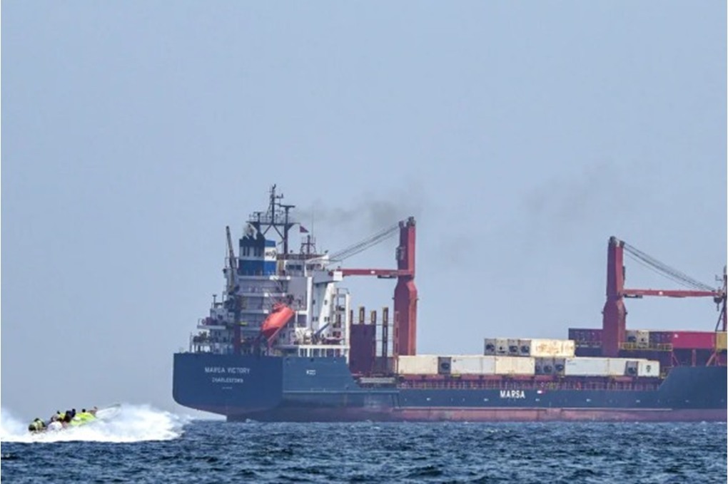 الحرس الثوري يهاجم سفينة تبحر شمال سلطنة عُمان 