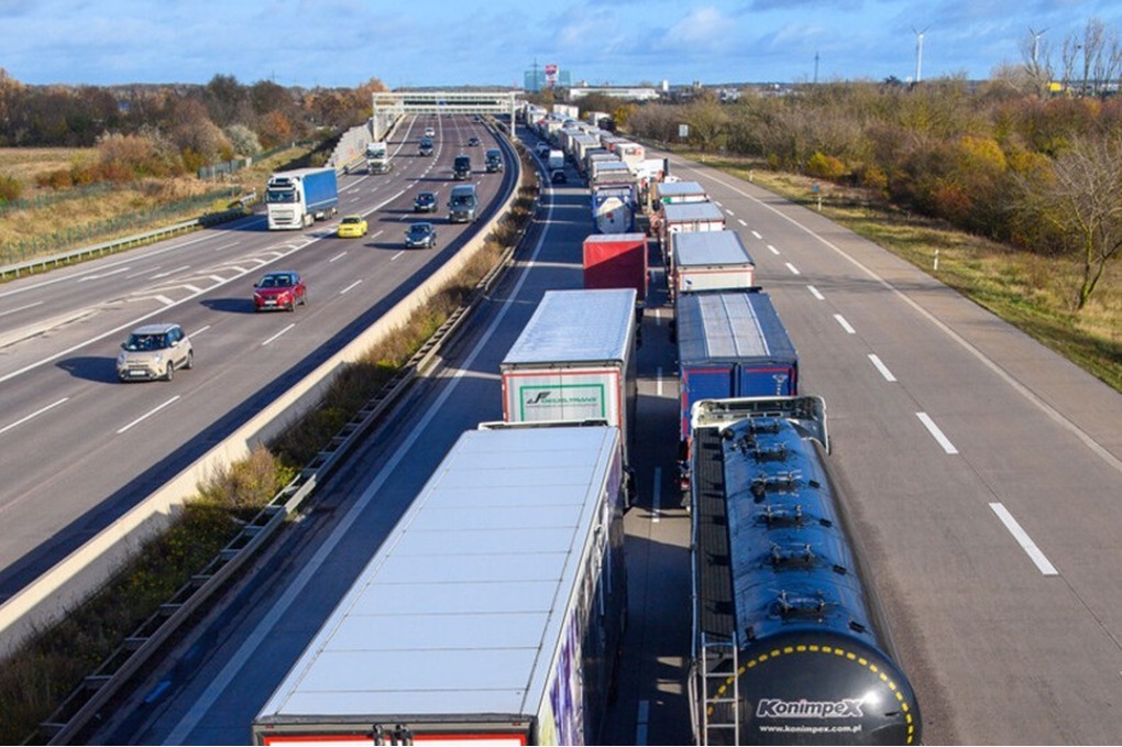 إيران.. مسارات بديلة لضمان الإمدادات أهمها عبر روسيا