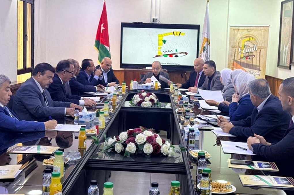 وزير الإدارة المحلية يدعو لضبط نفقات البلديات وزيادة الإيرادات