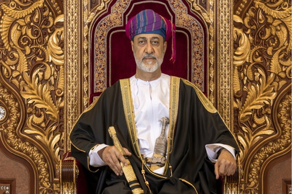 سلطان عُمان التقى بوزير خارجية إيران وتشاورا بشأن الوضع في المنطقة