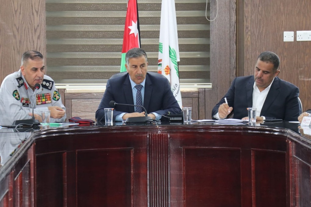 بحث خطة التعامل مع حرائق الصيف في البلقاء