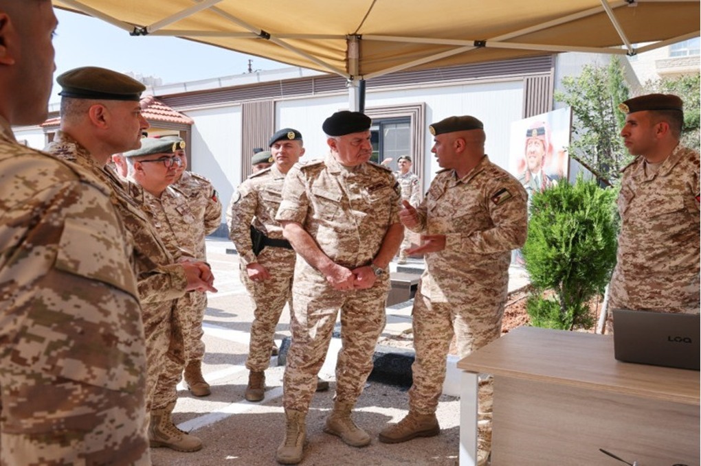 الحنيطي يؤكد أهمية تطوير البنية التحتية للاتصالات العسكرية ورفع الجاهزية 