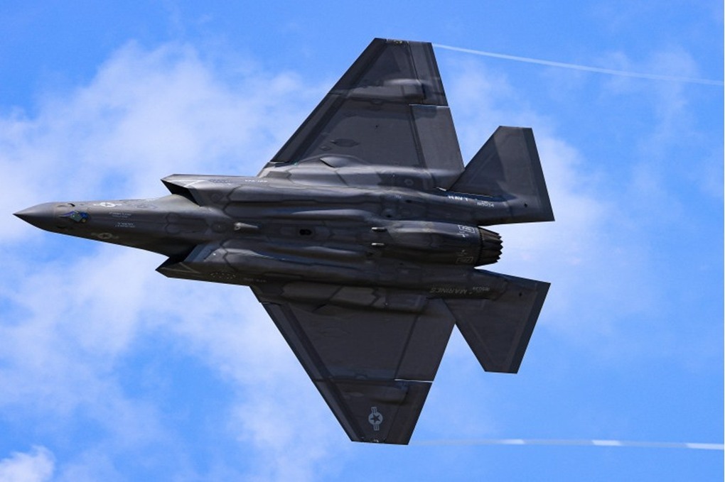 مسؤول أميركي: سقوط طائرة مقاتلة أميركية في إيران 