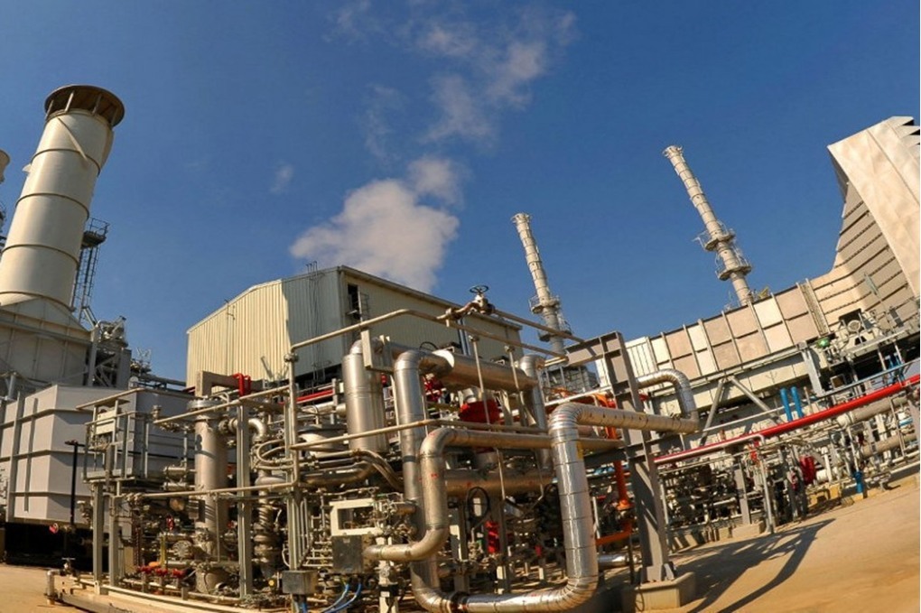 اندلاع حرائق جراء استهداف مصفاة ميناء الأحمدي في الكويت بمسيّرات 