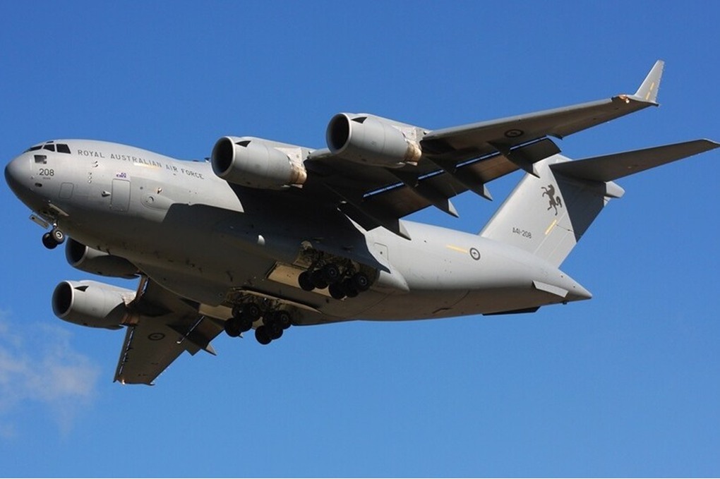 أوامر أميركية بتفجير طائرتين معطلتين في إيران لمنع الاستيلاء عليهما 