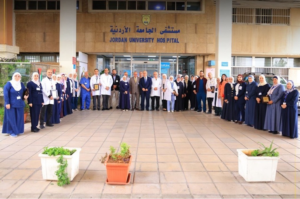 مستشفى الجامعة يحتفي باليوم العالمي للتمريض
