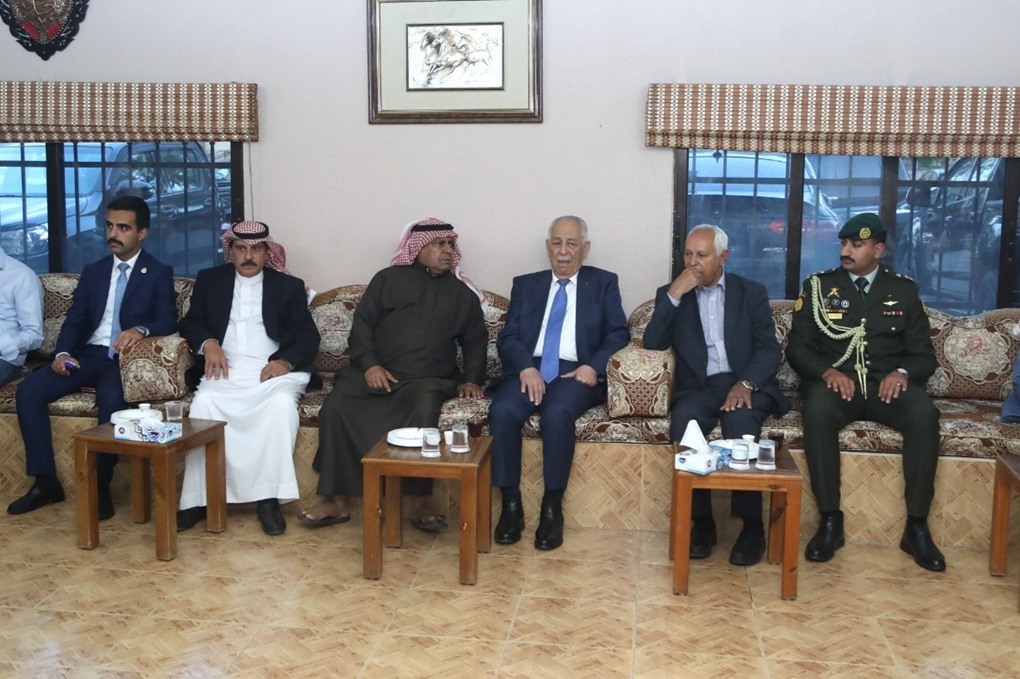 العيسوي يعزي عشائر المخادمة وبني فواز والسلايطة والفايز والزبن 
