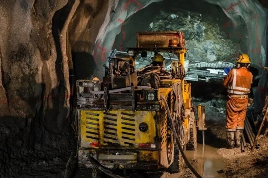 مقتل 28 شخصا في انهيار منجم ذهب غير قانوني في أنغولا