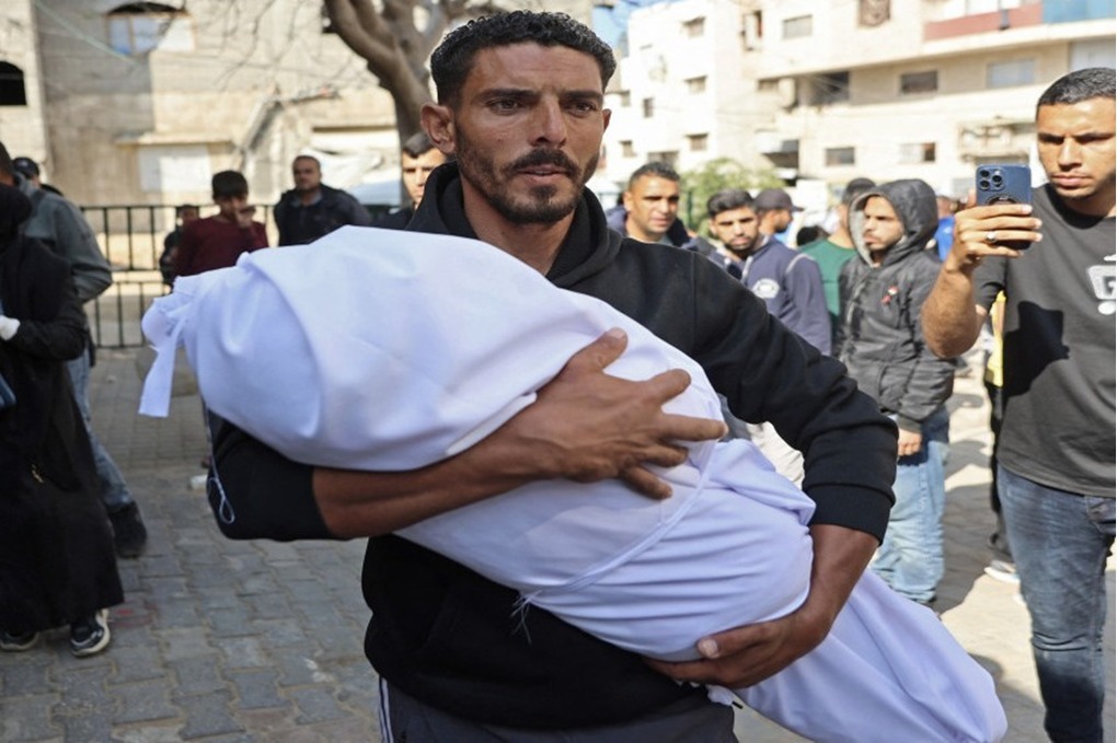 استشهاد طفلة متأثرة بجراحها في قصف إسرائيلي على غزة