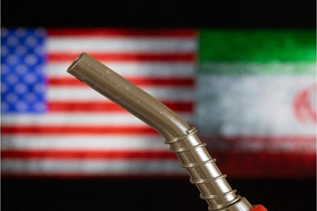 النفط يتراجع مع ترقب تطور المحادثات بين طهران وواشنطن